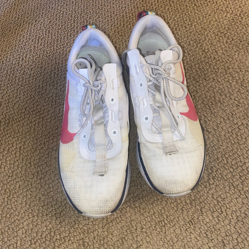 Size 9 Nike sneaker